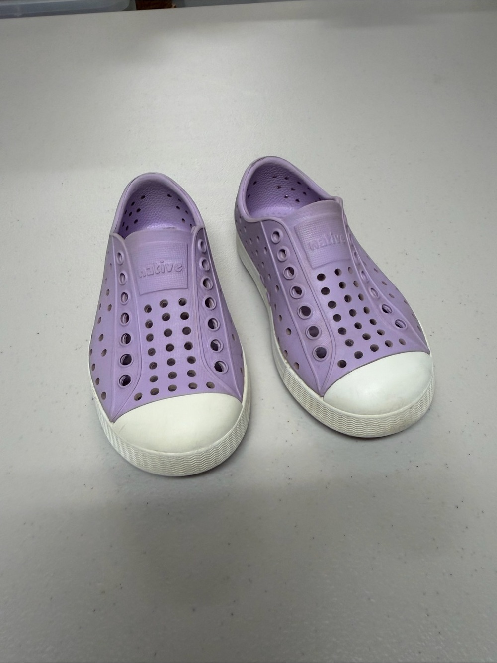 Native Jefferson Slip-On Kids Shoes in purple sz 8